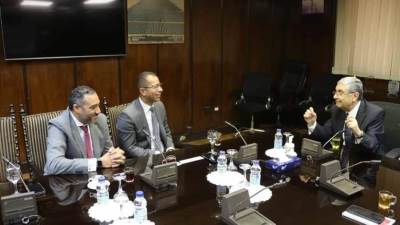 خطة للطاقة المتجددة.. تعاون بين "الكهرباء" وفودافون مصر