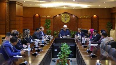أمين البحوث الإسلامية يستقبل وفد مساعدي أعضاء الكونجرس الأمريكي للتعريف بجهود الأزهر