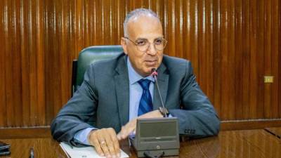 سويلم يلتقى شباب الباحثين بالمركز القومى لبحوث المياه للتعرف على إمكانيات المعاهد