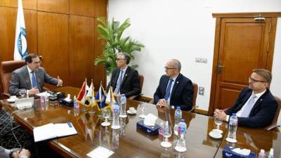 الملا يستقبل نائب رئيس توتال لاستعراض توجه الشركة العالمية للتوسع في مصر