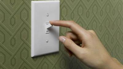 لتوفير الطاقة.. دار فالنتينو للموضة تطفئ الأضواء مبكرا