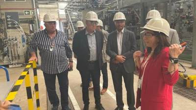 وزير الإسكان يناقش فى أساليب التصميم لأنواع الأغشية المستخدمة في تنقية المياه