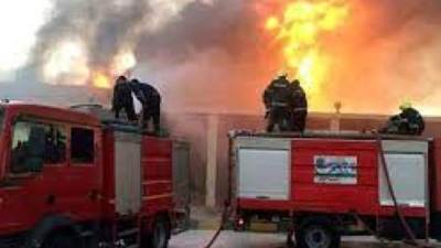 الدفع بـ6 سيارات إطفاء للسيطرة على حريق مصنع فرز بلاستيك بالقناطر الخيرية