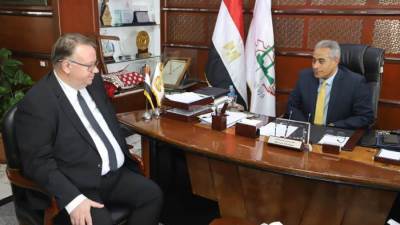 شحاتة يلتقي ممثلي"العمل الدولية" ويصدر تقريراً بشأن مشروع "تعزيز علاقات العمل"