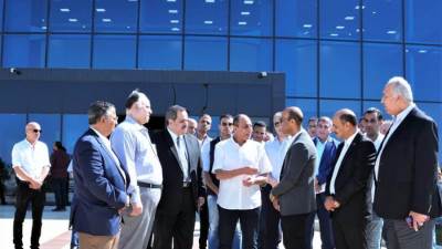 وزير الطيران يتفقد مطار سفنكس الدولي ويوجه بسرعة الانتهاء من أعمال التطوير