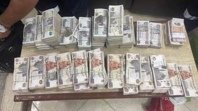 مسعفان يعيدان 250 ألف جنيه عثرا عليها في موقع حادث بالمنيا