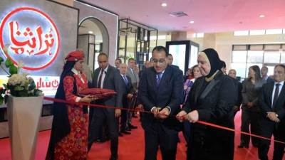 رئيس الوزراء يفتتح فعاليات الدورة الرابعة من معرض "تراثنا" للحرف اليدوية والتراثية