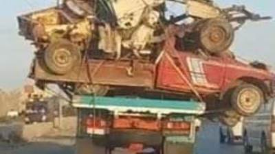 ضبط سائق نقل يعرض حياة المواطنين للخطر لسيره بسيارات خردة دون تأمين