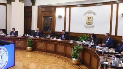 رئيس الوزراء يبحث سبل توطين صناعة الطلمبات مع إحدى الشركات