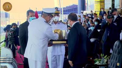 الرئيس السيسي يقدم التحية إلى أهالى الخريجين من دفعة كلية الشرطة 2022