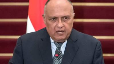 شكري يؤكد ضرورة اختيار أكفأ عناصر الشباب لتمثيل مصر في الخارج