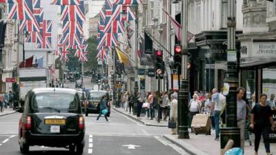 تراجع معدل البطالة في بريطانيا لأدنى مستوى منذ نحو 50 عاما