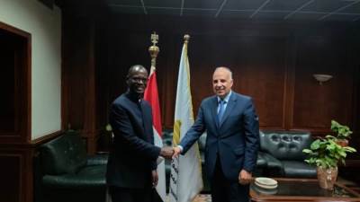 سويلم يبحث مع مدير إدارة المياه بالبنك الإفريقى مجالات التعاون المشترك