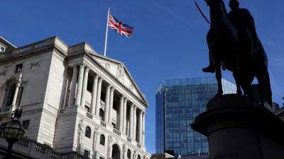 بنك إنجلترا يحذر من خطر على الاستقرار المالى ويعلن قرارات استثنائية