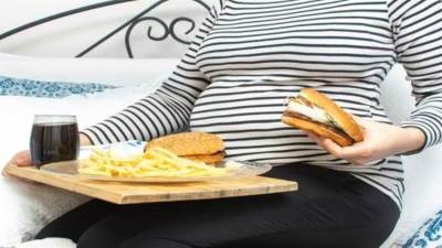 لو حامل؟.. هذه الأطعمة محظورة عليك!