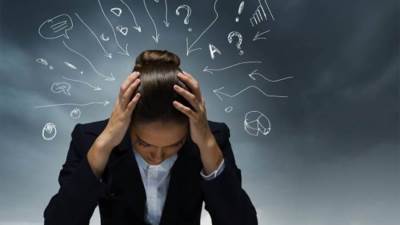 كيف يتوقف المرء عن التفكير طوال الوقت أثناء العمل؟