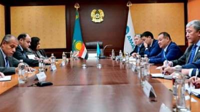 وزير الصناعة يلتقي نظيره الكازاخي لبحث تعزيز التعاون الصناعي المشترك