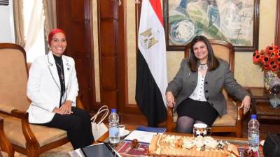 سها جندي: قمنا بلقاءات مكثفة لتوفير محفزات ومميزات للمصريين بالخارج