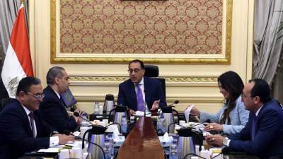 رئيس الوزراء يتابع مع رئيس هيئة الدواء المصرية ملفات العمل