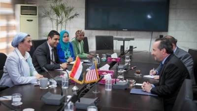 وزيرة البيئة تناقش مع القائم بأعمال السفارة الأمريكية التعاون فى دعم قضايا البيئة والمناخ