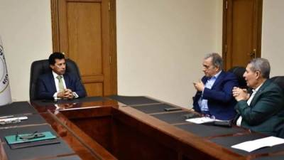 وزير الرياضة يلتقي مسئولو الشركة المصرية لصناعة المستلزمات والأدوات الرياضية" كابتكس" 