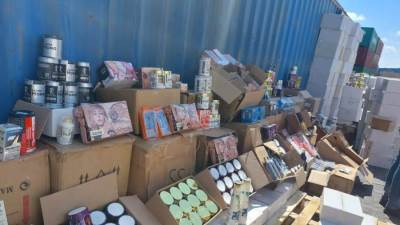 جمارك الدخيلة تضبط محاولة تهريب كمية كبيرة من الساعات الذكية والمكملات الغذائية