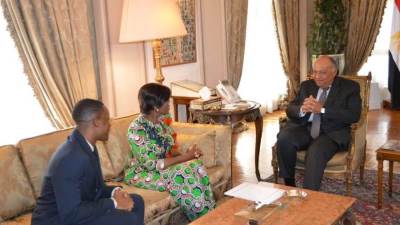 شكري يستقبل وزيرة البيئة والتنمية لجمهورية الكونغو لبحث التعاون