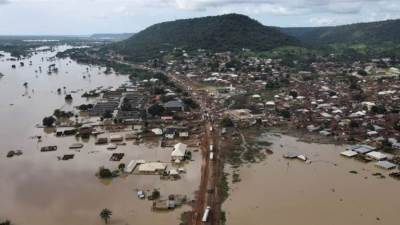 أودت بحياة 500 شخص.. الأزهر يقدم العزاء لأسر ضحايا فيضانات نيجيريا