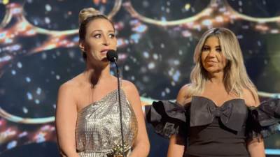 منة شلبي تستلم جائزة أفضل ممثلة عربية من "موريكس دور" 