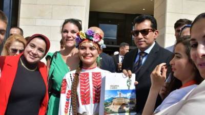 في نسخته الثالثة.. وزير الشباب يلتقي وفود مهرجان أطفال العالم 