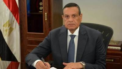 آمنه: إقبال كبير من الجمهور على منتجات العارضين التراثية والحرفية بمعرض تراثنا