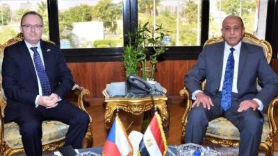 وزير الطيران يلتقي سفير جمهورية التشيك لتعزيز سبل التعاون بين البلدين