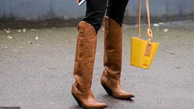 بوت الكاوبوي نجم موضة الخريف.. بشرط  وضعية معينة للسروال 