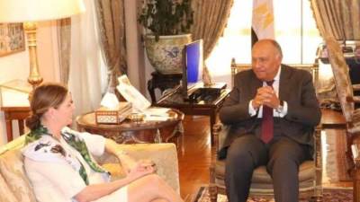 شكري يعرب لوزيرة الدولة لأفريقيا عن اهتمام مصر بتيسير تدفقات الاستثمارات البريطانية