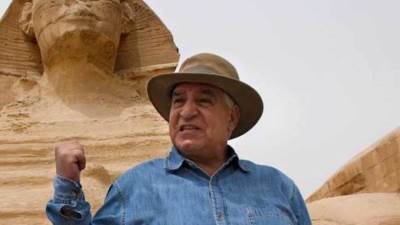 زاهي حواس: عودة رأس نفرتيتي كانت تستلزم مطالبة رسمية من وزير الآثار