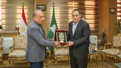 وزير قطاع الأعمال يلتقي محافظ الشرقية لبحث تعزيز التعاون المشترك