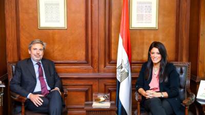 المشاط تلتقي السفير الإيطالي للقاهرة لبحث برنامج مبادلة الديون لدعم العمل المناخي