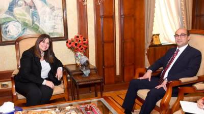 وزيرة الهجرة تستقبل قنصل عام مصر في فرنسا لتلبية احتياجات المصريين بالخارج
