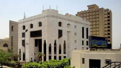 حكم بيع السلعة القديمة لدى البائع بسعرها الجديد رغم وجودها لدى التاجر قبل ارتفاع ثمنها