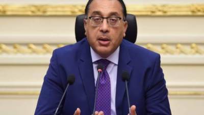 رئيس الوزراء يستعرض أوضاع مصر قبل انعقاد المؤتمر الاقتصادي عام 1982