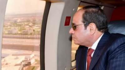 الرئيس السيسي يتفقد سير الأعمال الإنشائية بالعاصمة الإدارية الجديدة