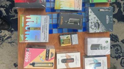 جمارك السخنة تضبط محاولة تهريب كمية من السجائر والشيش الإلكترونية وأقلام الليزر