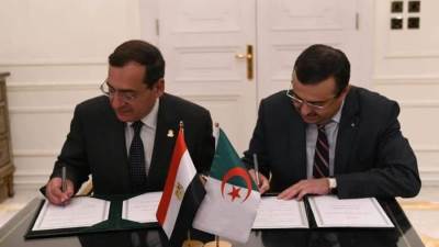 "الملا" يوقع مذكرة تفاهم مع وزير الطاقة الجزائرى لبحث التعاون في مجالات الغاز والبترول
