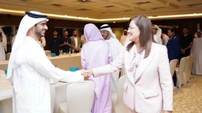 وزيرة التخطيط تلتقي بمجموعة من المؤثرين على مواقع التواصل الاجتماعي بالإمارات