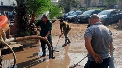 الجيزة تواصل جهود رفع اثار الأمطار وتمهيد الطرق لتحسين حركة السير