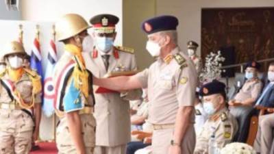 وزير الدفاع يشهد الاحتفال بتخريج دفعات جديدة من المعاهد الصحية