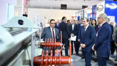 الرئيس السيسي يتفقد المعرض الدولي الأول للصناعة