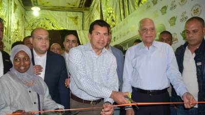 وزير الرياضة ومحافظ الجيزة يفتتحان عدد من ملاعب كرة القدم الخماسية بالمحافظة