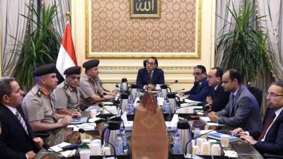 رئيس الوزراء يتابع الموقف التنفيذي لمنظومة التغذية المدرسية