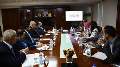 وزير الرياضة يعقد الإجتماع الدوري مع خبراء وحدة السياسات